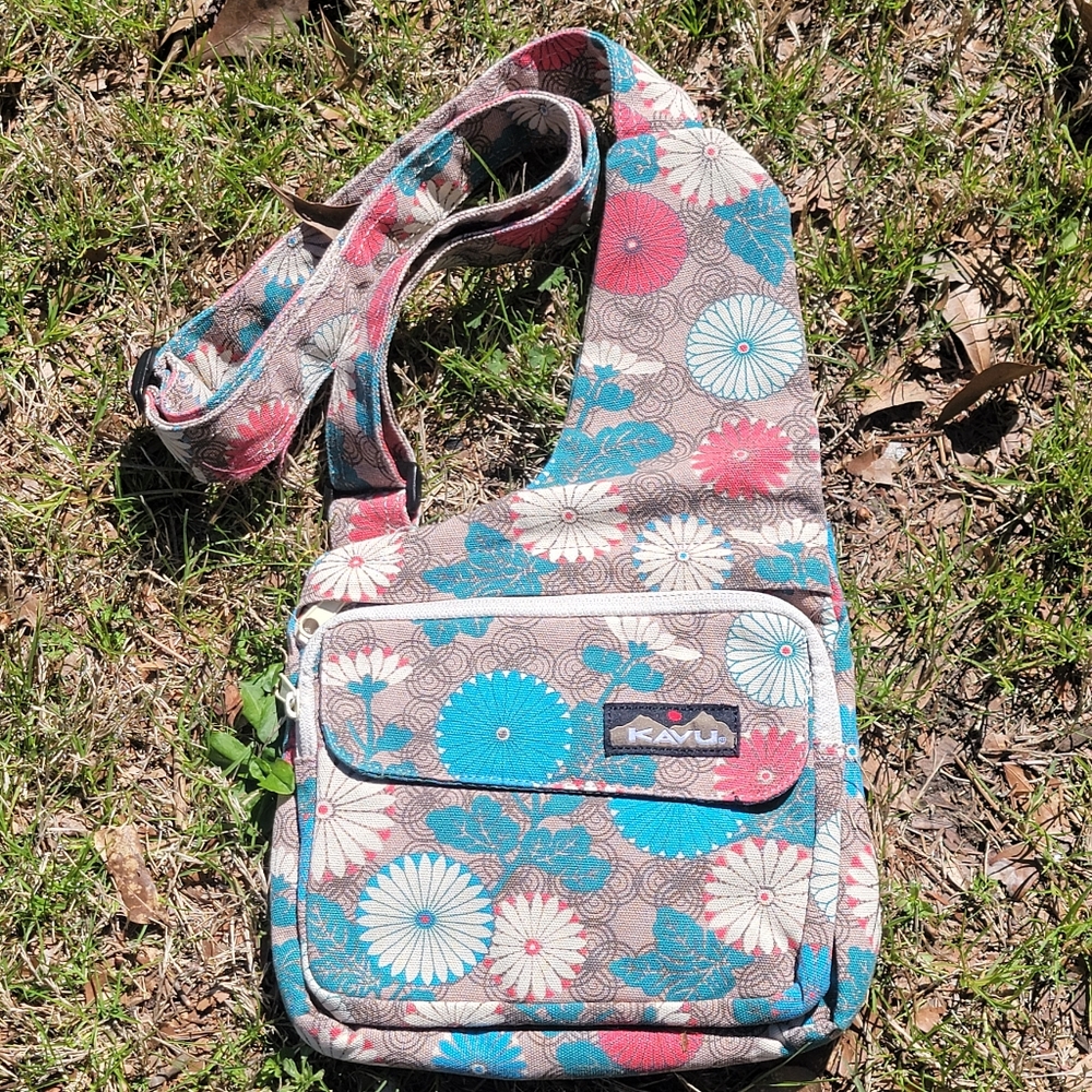 Kavu  floral canvas sling bag